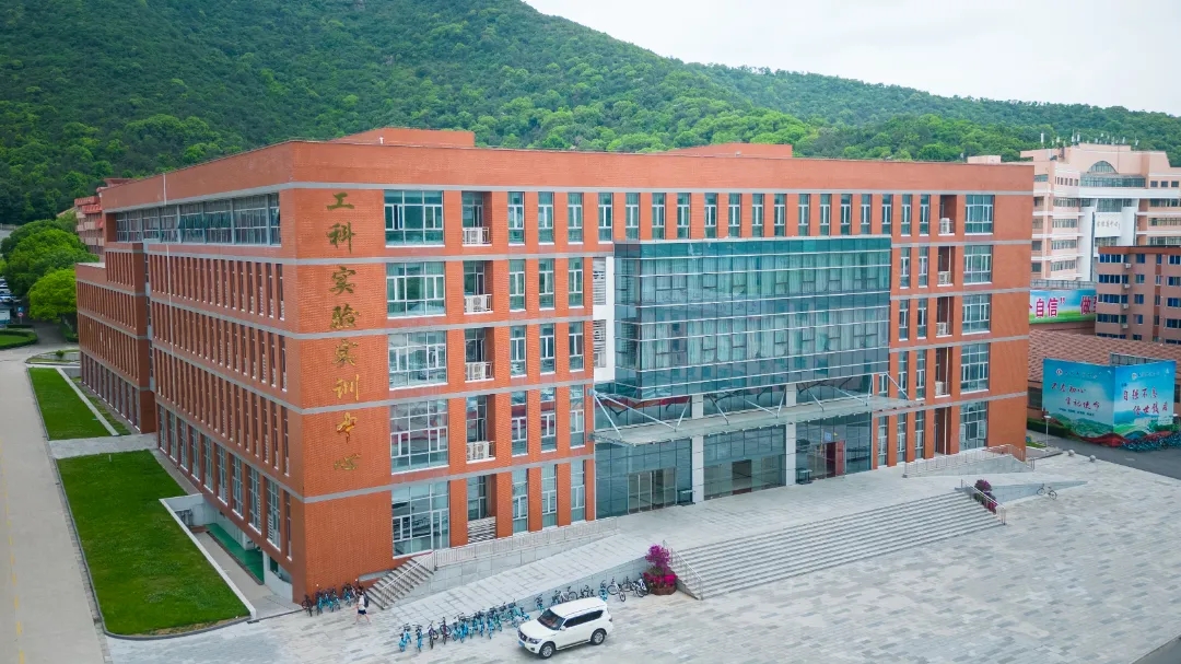 無(wú)錫太湖學(xué)院3.webp.jpg