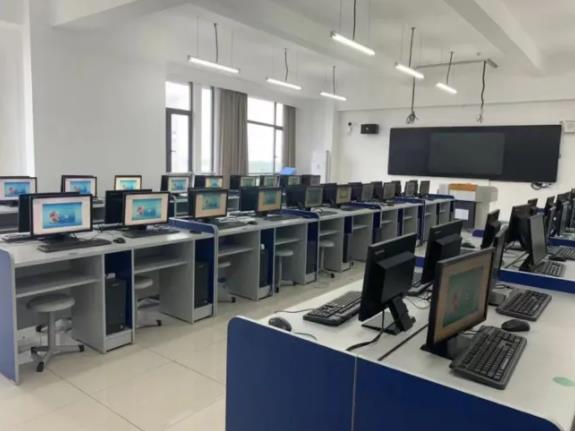 1720753505706983.jpg 泰州職業(yè)技術(shù)學(xué)院經(jīng)濟(jì)與管理學(xué)院:大數(shù)據(jù)與會計專業(yè)7.jpg