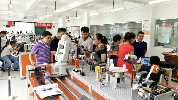 24招生季 ?專業(yè)巡禮 _ 智能制造學(xué)院：新能源汽車技術(shù)1.jpg