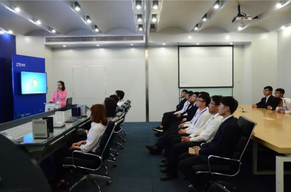 24招生季 ?專業(yè)巡禮 _ 人工智能與大數(shù)據(jù)學(xué)院：電子信息工程技術(shù)專業(yè)10.jpg