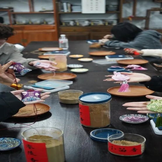 硅湖職業(yè)技術(shù)學(xué)院 從興趣出發(fā)，讓熱愛(ài)發(fā)光7_副本.jpg